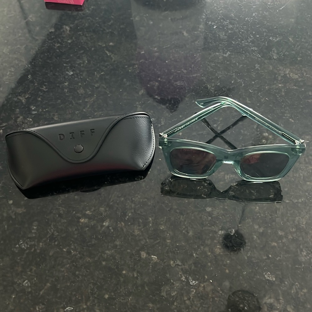 Diff Eyewear light green